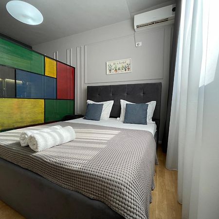 Myslym Shyri'S Apartments Tiranë Ngoại thất bức ảnh