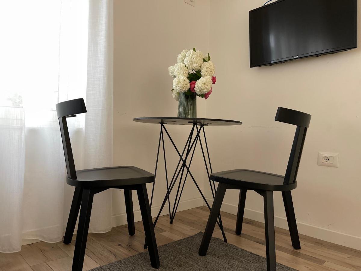 Myslym Shyri'S Apartments Tiranë Ngoại thất bức ảnh