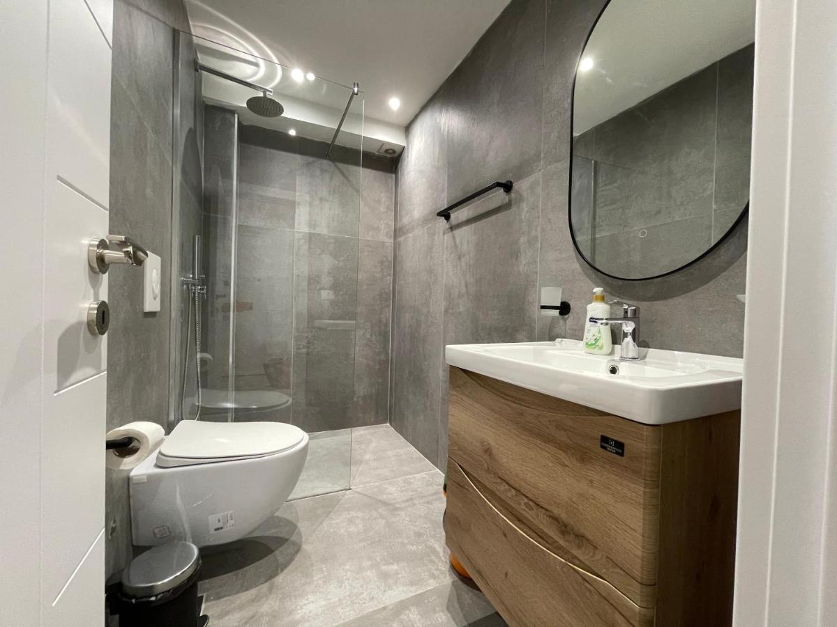 Myslym Shyri'S Apartments Tiranë Ngoại thất bức ảnh