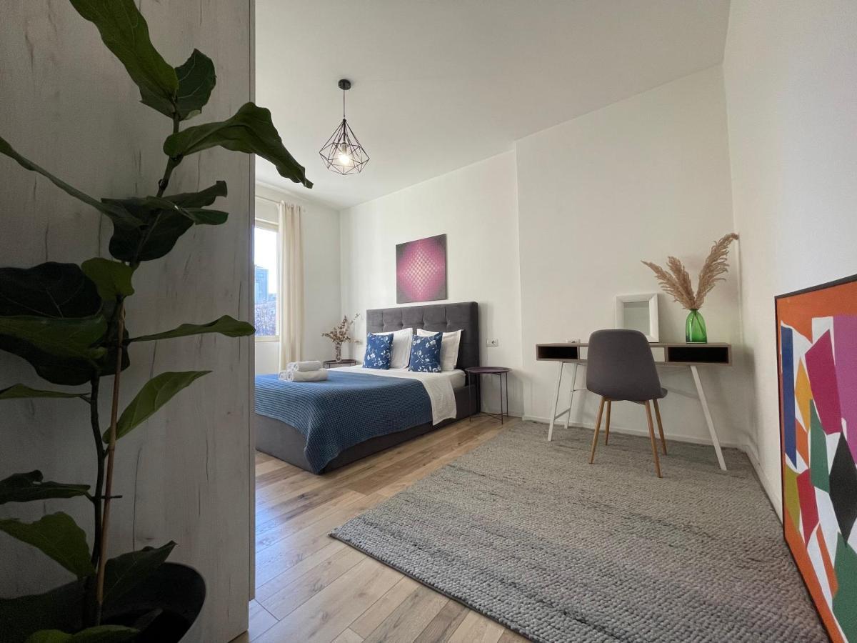 Myslym Shyri'S Apartments Tiranë Ngoại thất bức ảnh