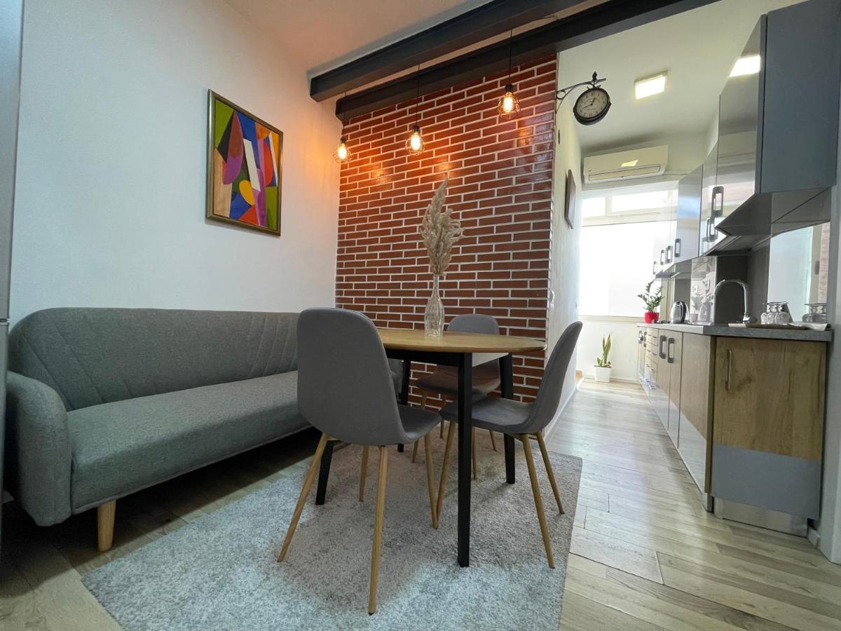 Myslym Shyri'S Apartments Tiranë Ngoại thất bức ảnh