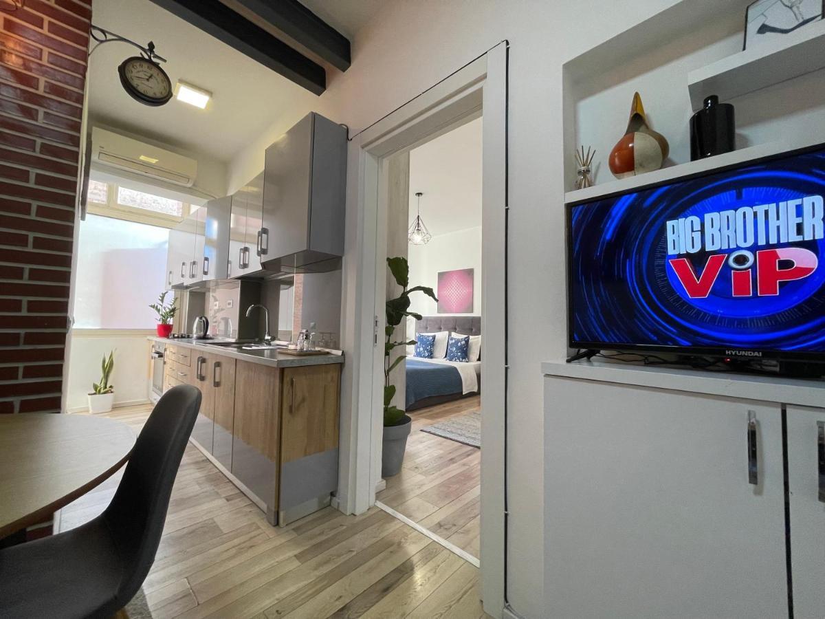 Myslym Shyri'S Apartments Tiranë Ngoại thất bức ảnh