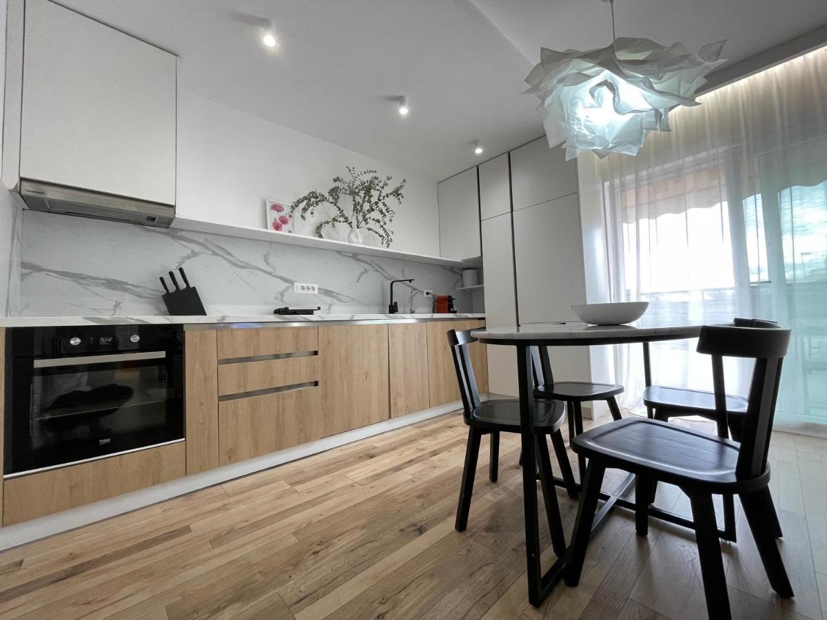 Myslym Shyri'S Apartments Tiranë Ngoại thất bức ảnh