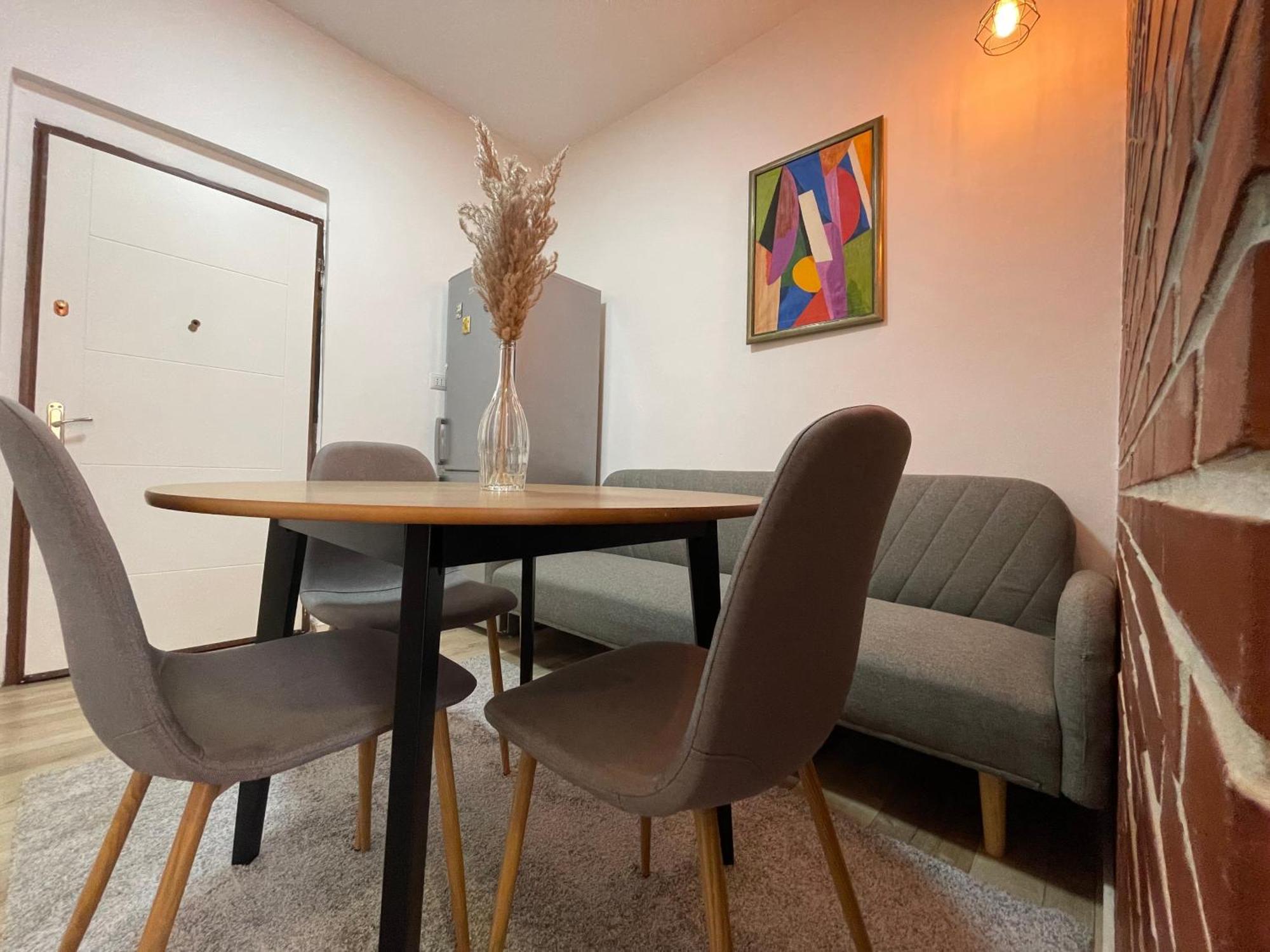 Myslym Shyri'S Apartments Tiranë Phòng bức ảnh