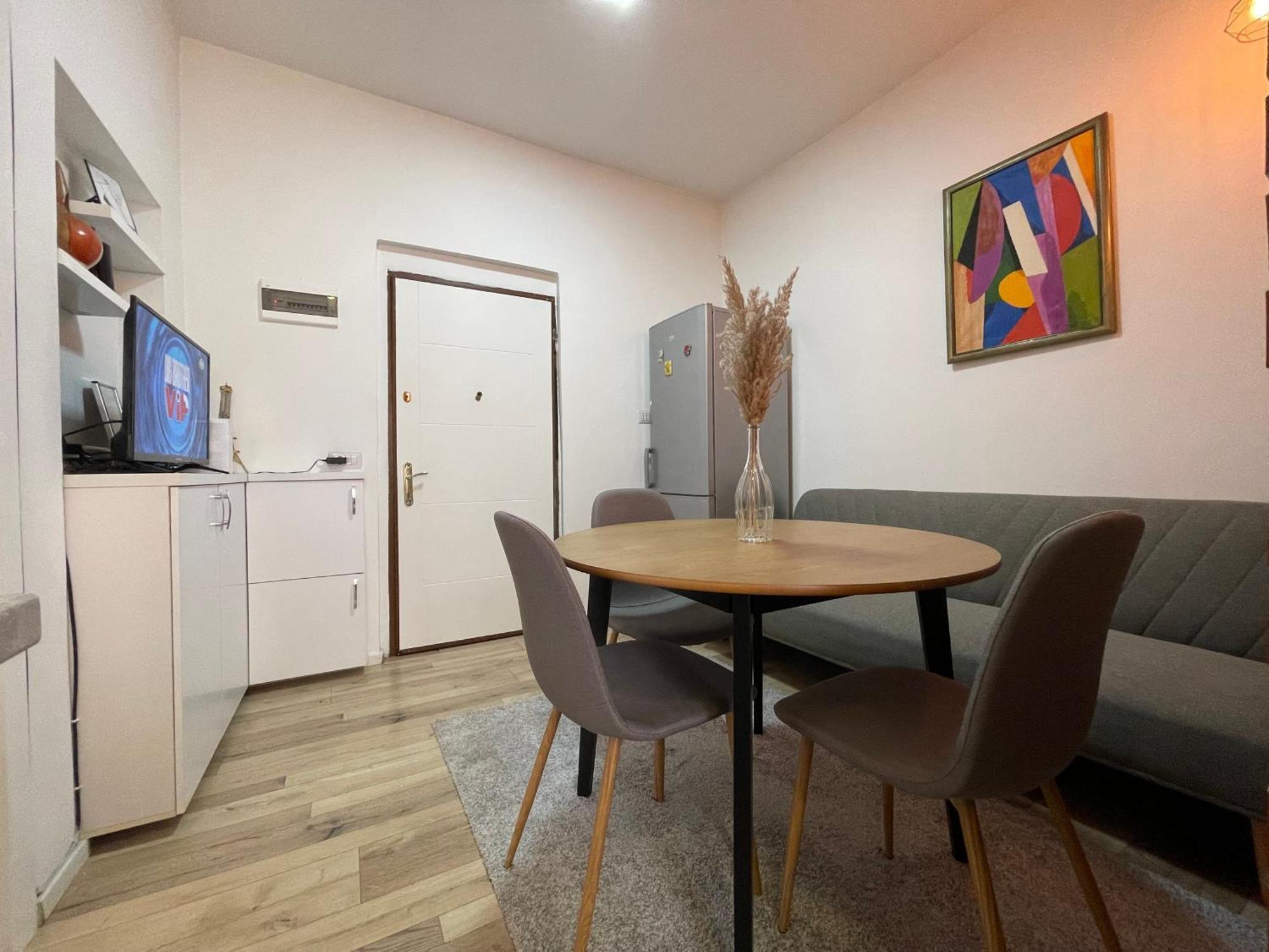 Myslym Shyri'S Apartments Tiranë Phòng bức ảnh
